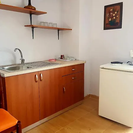 Aira Apartman *